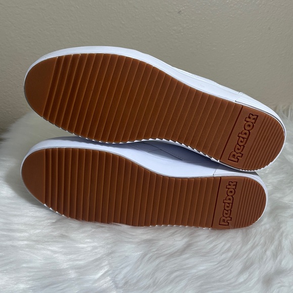 NWT Reebok Classic White Athletic Leather Sneakers - Picture 9 of 12